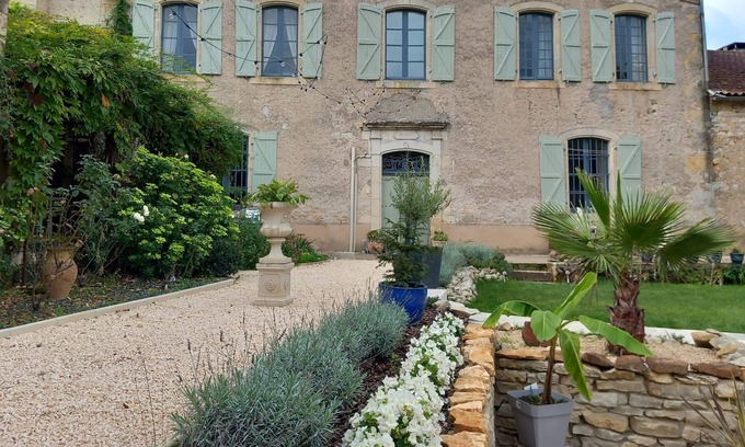 Puy-l'Eveque Apartamento | The Gallery in heart of the Medieval Village.