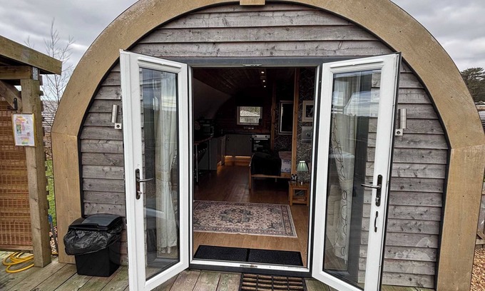 Newton Stewart Cabina | The Galloway Steading-The Herons Nest cabin with Hot Tub couples/families