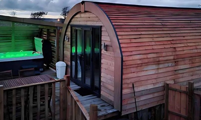 Newton Stewart Cabina | The Galloway Steading- The Fox's Den couples retreat cabin with Hot tub