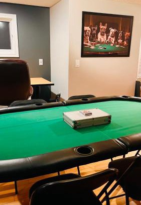 Tuxedo Park Casa | The Games House - Sleeps 8, 3 Bed, 3 Bath - Free Parking