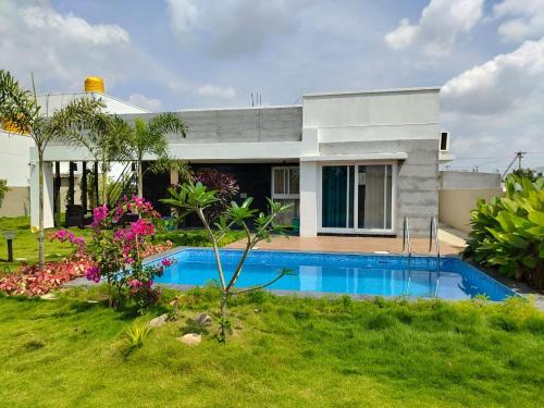 Hosur Apartamento | The Garden Escape by StayJadePrivate PoolLawns