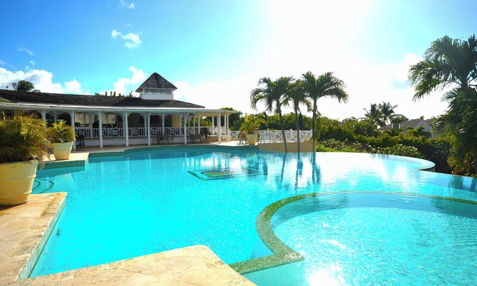 Mount Standfast Cabaña | The Garden Loft with pool and club house access