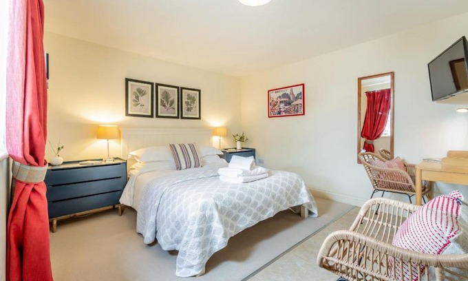 East Dean and Friston Cabina | The Garden Room