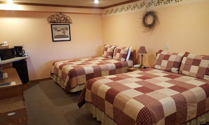 Thayerville Hotel | The Garrett Inn