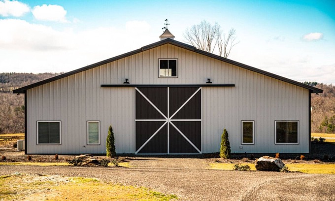 Vesta Otro | The Gathering Barn by Buffalo Mountain Getaway