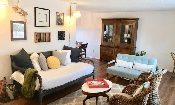 Rockrimmon Casa | The Gathering House - Gorgeous Views & Trails -