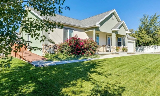 Orem Casa | The Gathering Place for Paws, Friends, and Family