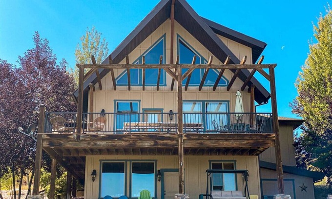 Fish Haven Cabina | The Gathering Place in The Reserve, beach & pools!