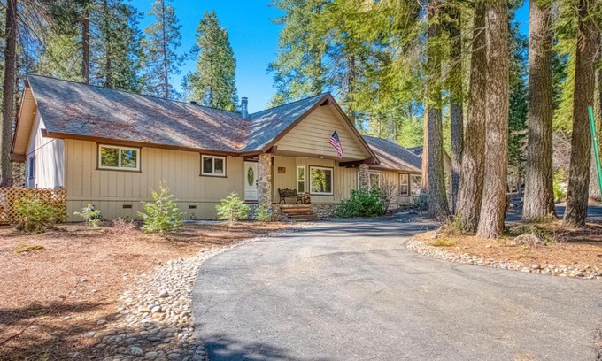 Shaver Lake Casa | The Gathering Place