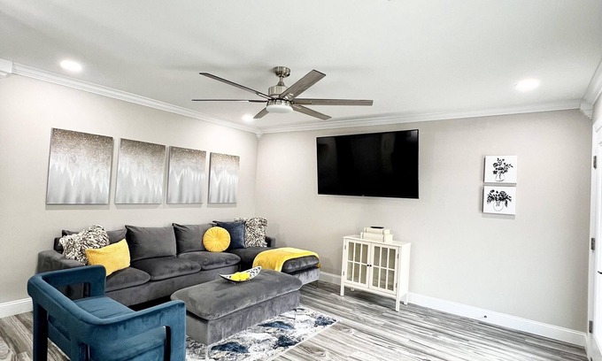 Ladson Apartamento | The Gem- Stylish 2BR/1BA Renovated Duplex