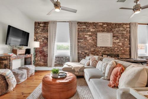 Historic District - North Apartamento | The Georgia Peach -near Plant Riverside & downtown