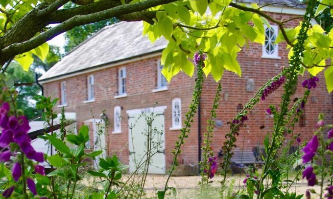 New Forest District Casa | The Georgian Coach House:New Forest with hot tub