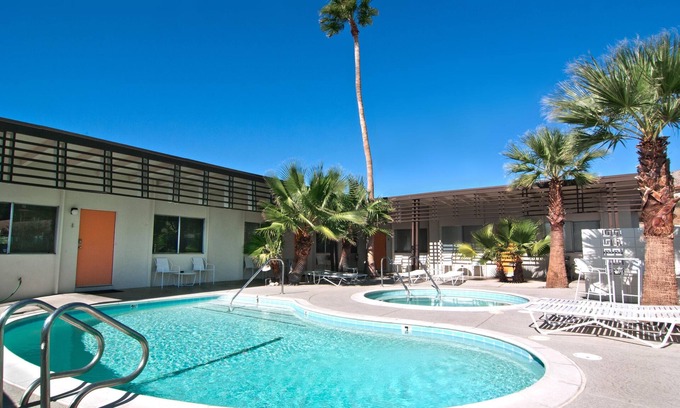 Desert Hot Springs Apartamento | The Getaway # 5: 1BR, piscina, niños / mascotas bienvenidos