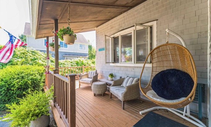 Briggs Farm Casa | The Getaway- beach, nature, Hottub, fire- relax!