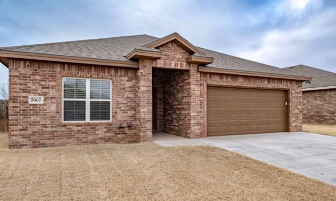 North by Northwest Casa | The Getaway -N. Lubbock - 4 Bedroom