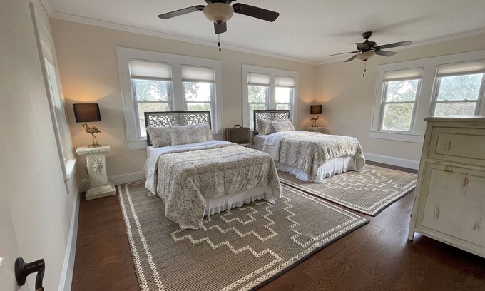 Lakeshore South Casa | The Gibson At Ortega Marina