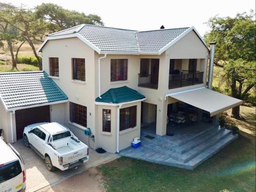 Okhahlamba Casa | The Giraffe House