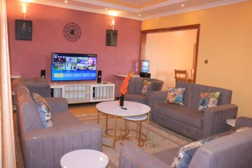Juja Apartamento | The Glamour Houses: Luxury 2 bedroom with Patio.