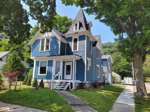 Elberta Casa | The Glarum House - Gorgeous Historic Home & Ac!