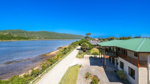 Sedgefield Casa | The Glass Deck House