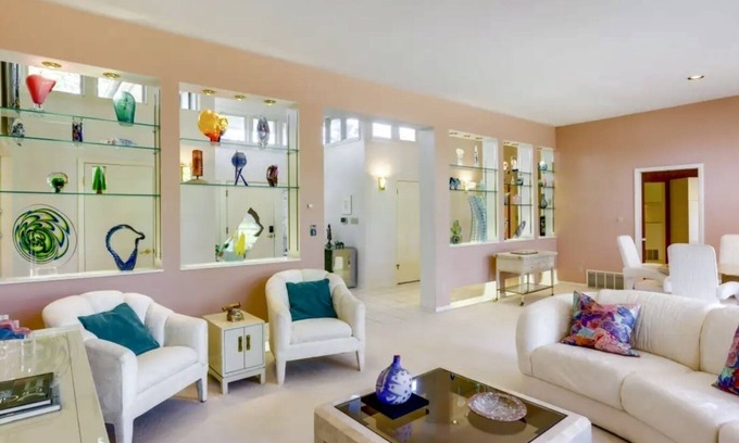 River Hills Casa | The Glass House - 2.5 acre River Hills Estate 13mi. from Milwaukee, WI.