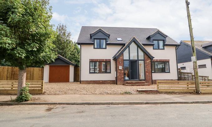Hunstanton Cabaña | THE GLASS HOUSE, pet friendly, luxury holiday cottage in Hunstanton