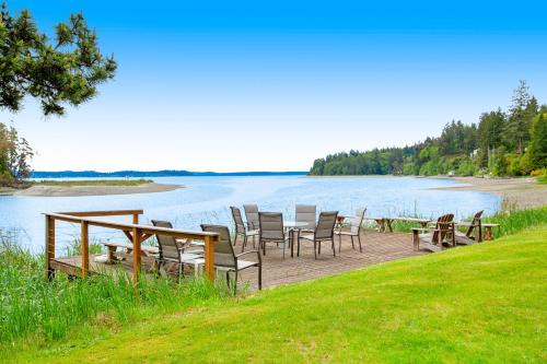 Lakebay Casa | The Glen Cove Sand Spit & Guest Cottage