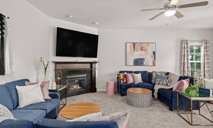 West Des Moines Casa | The Glenda! Sassy West Glen Home + Garage + TVs + WiFi + Electric Fireplace