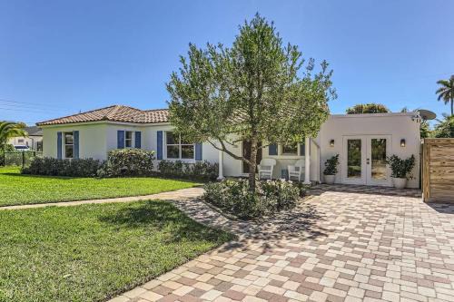 Southside Casa | The Glenn House - Gather Poolside in a Breezy South End Getaway
