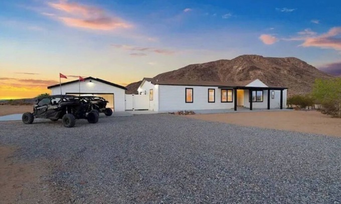 Landers Casa | The GOAT Desert Experience