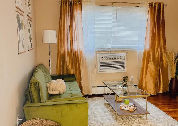 Mount Auburn Apartamento | The gold Apple with king bed Walking distance to Downtown close to Cincinnati sports Stadiums