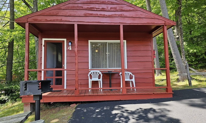 Lake George Cabina | The Gold Eagle Cabin 4