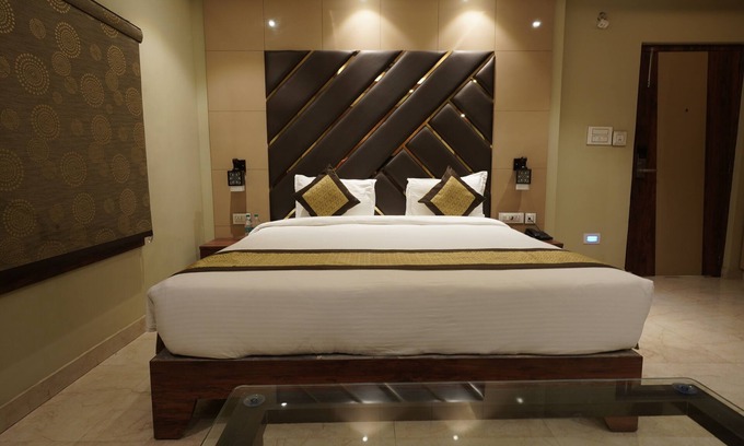 Danapur Hotel | The Golden Crown Hotel Banquet & Cafe