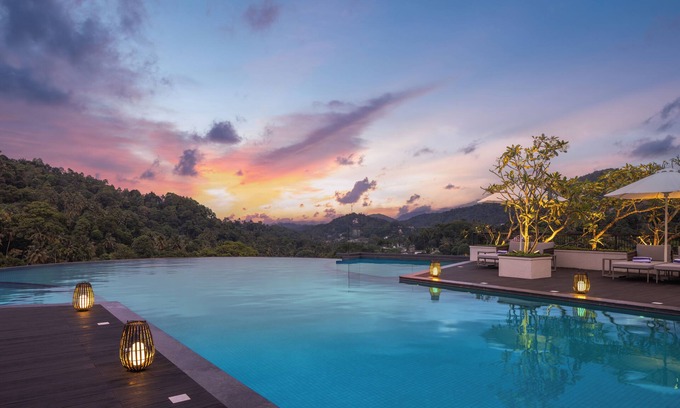 Tennekumbura Hotel | The Golden Crown Hotel
