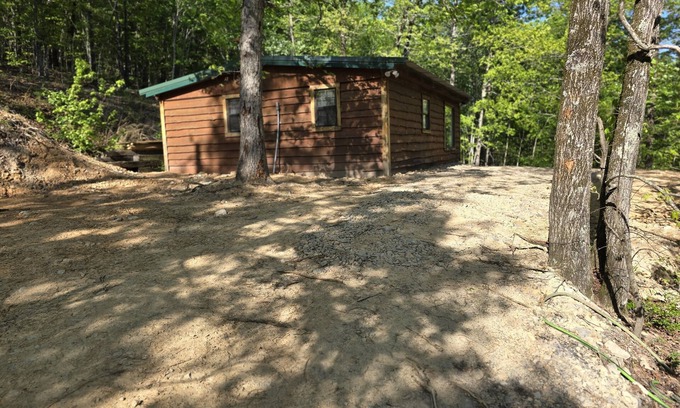 Board Camp Cabina | The Golden Eagle Cabin