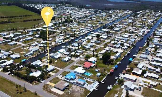 Flamingo Bay Casa | The Golden Flamingo – 2B/1Ba – Pool & Boat Ramp in Flamingo Bay