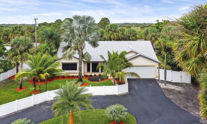 Fort Pierce Casa | La palma dorada en el río
