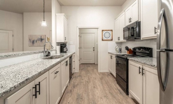 North by Northwest Casa | The Golden Paradise - 2BR/2BA - New Construction