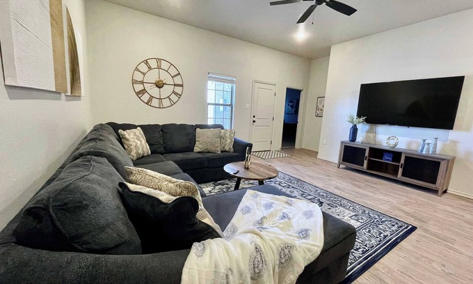 North by Northwest Casa | The Golden Paradise 2BR 2BA New Construction