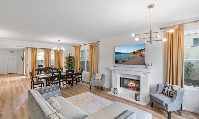 Huntington Beach Casa | The Goldenwest Ocean view home w jacuzzi AC Bikes newly remodeled