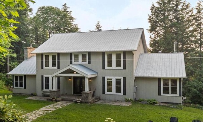 Lake of Bays Cabaña | The Goldenwood Lakehouse: Waterfront Forest Escape