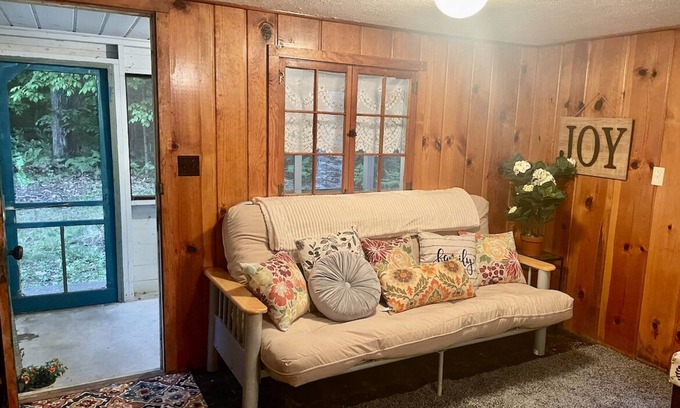 Carp Lake Cabina | The “Good Life” Cabin - Close to Mackinac Island!