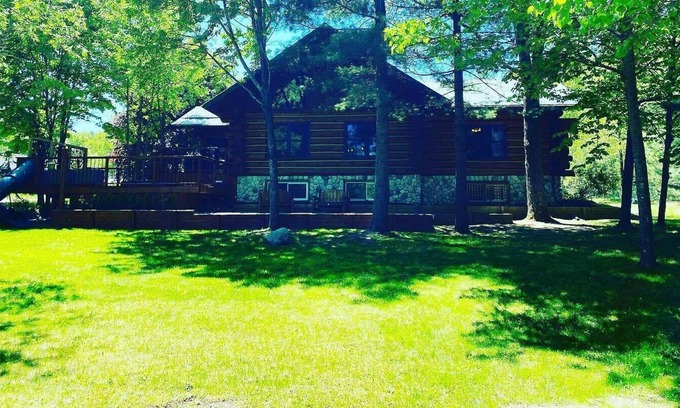 Actinolite Cabina | The Gordon's River Cabin-Luxury Custom Log Home