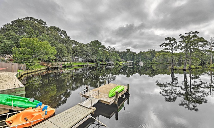 Brices Creek Apartamento | 'The Gosling' Studio Cabin w/ River Access!