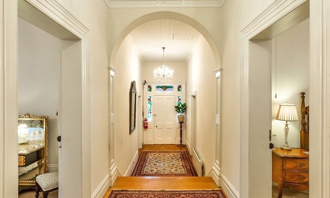Beechworth Casa | The Graces, Beechworth - Rose - King Room