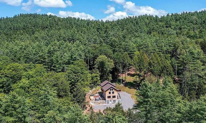 Grafton Cabina | Rustic Luxury, sleeps 20, Hot Tub, Sauna, Fire pit