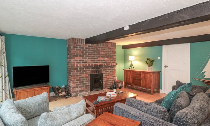 Upwey Cabaña | THE GRAIN STORE, pet friendly, with open fire in Weymouth