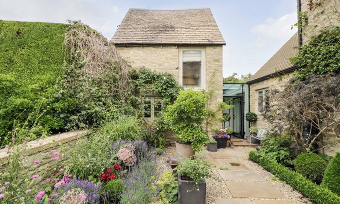 Witney Cabaña | THE GRAIN STORE, romantic, character holiday cottage in Witney
