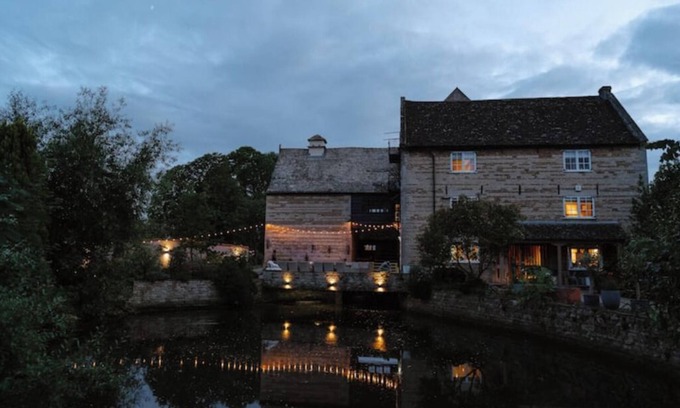 Frognall Casa | The Granary at Molecey Estate