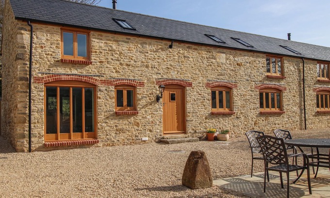 Burton Bradstock Casa | THE GRANARY, BURTON BRADSTOCK, family friendly in Burton Bradstock